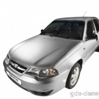 : Daewoo Nexia спереди, сбоку