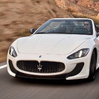 : Maserati GranCabrio MC вид спереди
