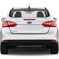 Ford Focus sedan: сзади